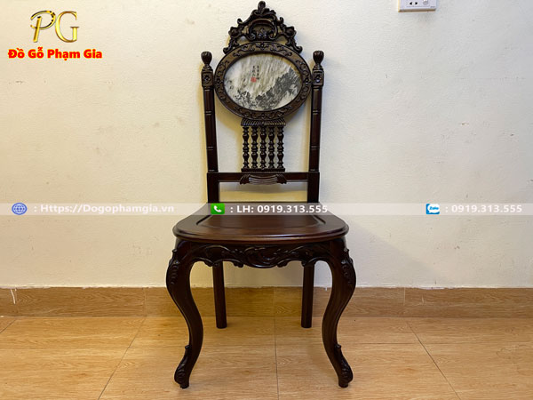 Bộ bàn ăn được thiết kế vô cùng tinh tế ,chắc chắn