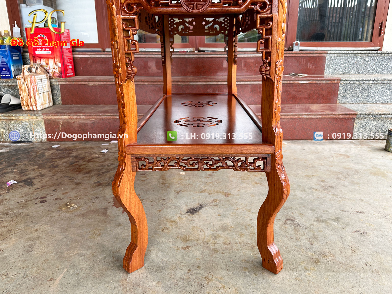 Bàn bày đồ 2 tầng – Sự giao thoa giữa nghệ thuật và giá trị sử dụng Bàn bày đồ 2 tầng – Sự giao thoa giữa nghệ thuật và giá trị sử dụng