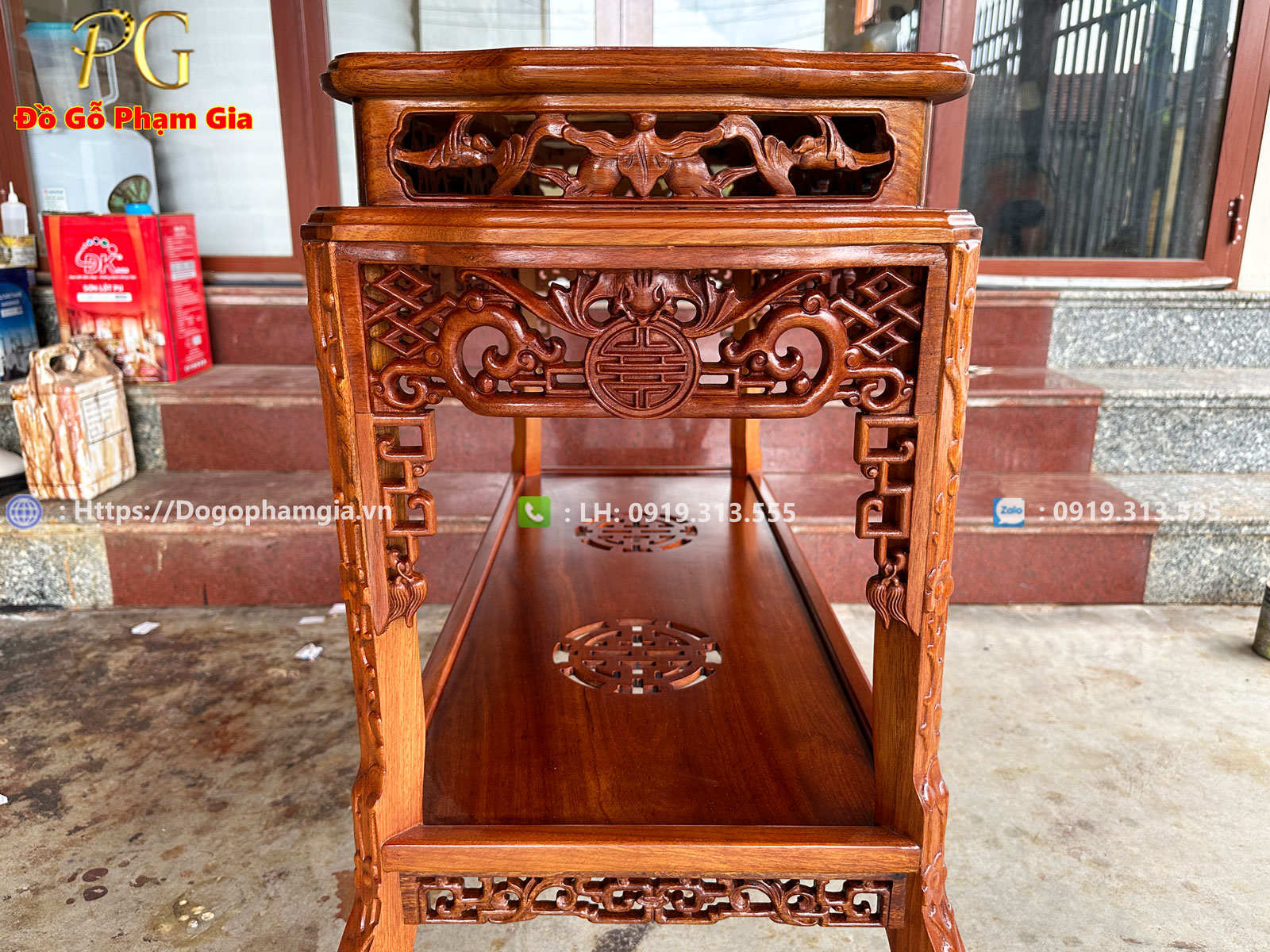 Bàn bày đồ 2 tầng – Sự giao thoa giữa nghệ thuật và giá trị sử dụng Bàn bày đồ 2 tầng – Sự giao thoa giữa nghệ thuật và giá trị sử dụng