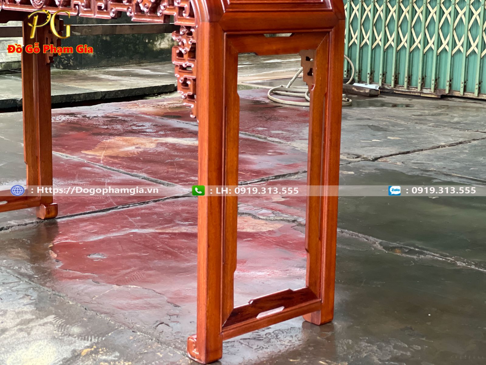 Hình ảnh bàn bày đồ triện xúc gỗ gụ Hình ảnh bàn bày đồ triện xúc gỗ gụ