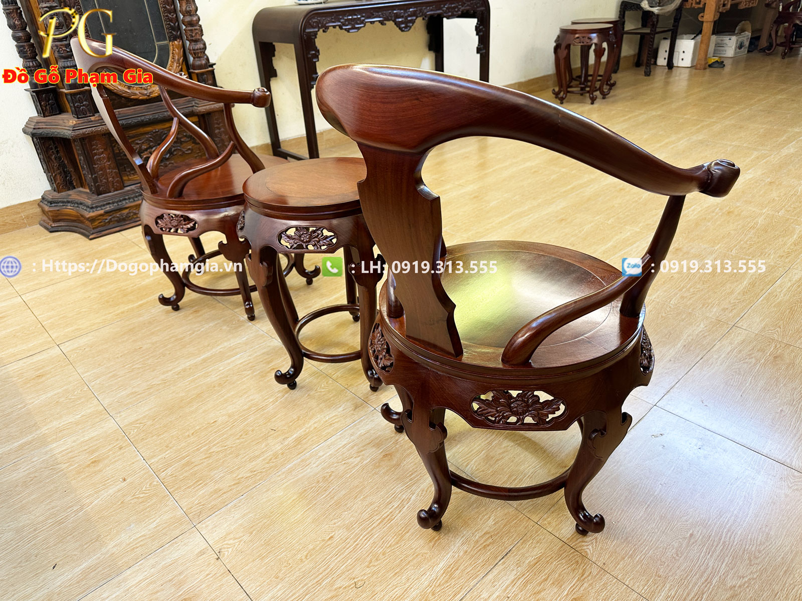 Đường cong mềm mại ,dáng ghế thanh thoát hài hoà