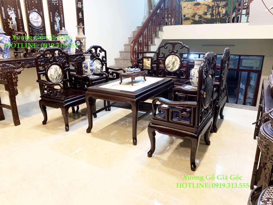 Bàn ghế móc mỏ đơn giản nhưng không mất đi sự sang trọng