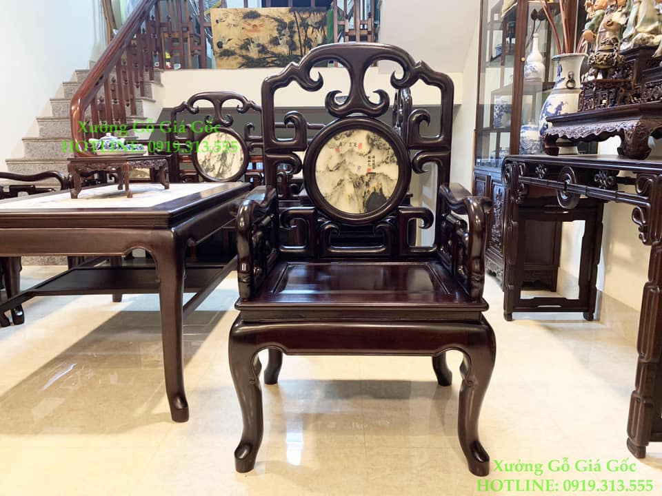 Bàn ghế móc mỏ đơn giản nhưng không mất đi sự sang trọng