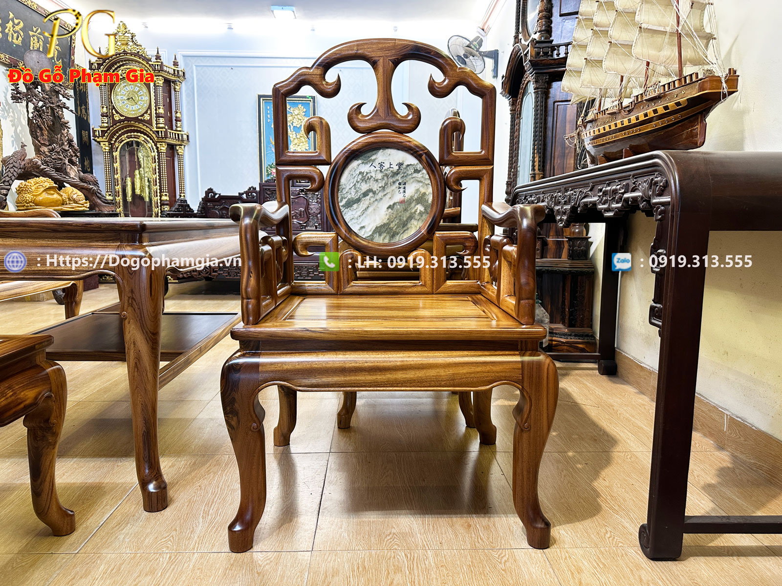 Vẻ đẹp thủ công tinh tế từ bộ bàn ghế móc mỏ