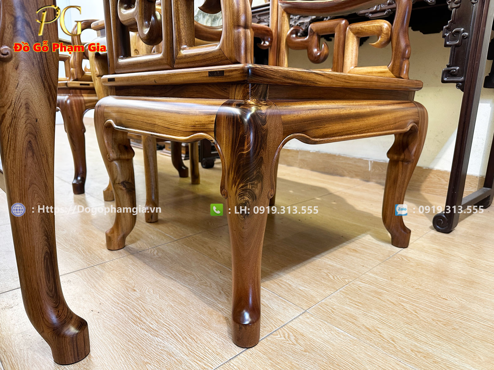 Vẻ đẹp thủ công tinh tế từ bộ bàn ghế móc mỏ