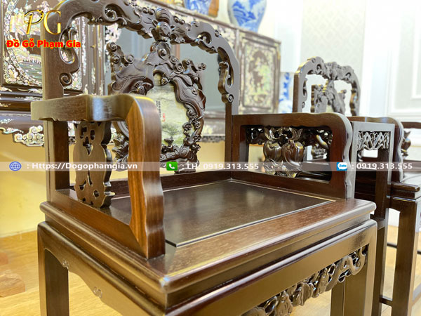 Bàn ghế vách tàu gỗ gụ phù hợp với mọi không gian