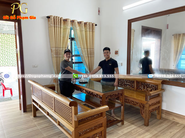 Không gian phòng khách mang nét cổ xưa nhưng vẫn toát lên sự hiện đại