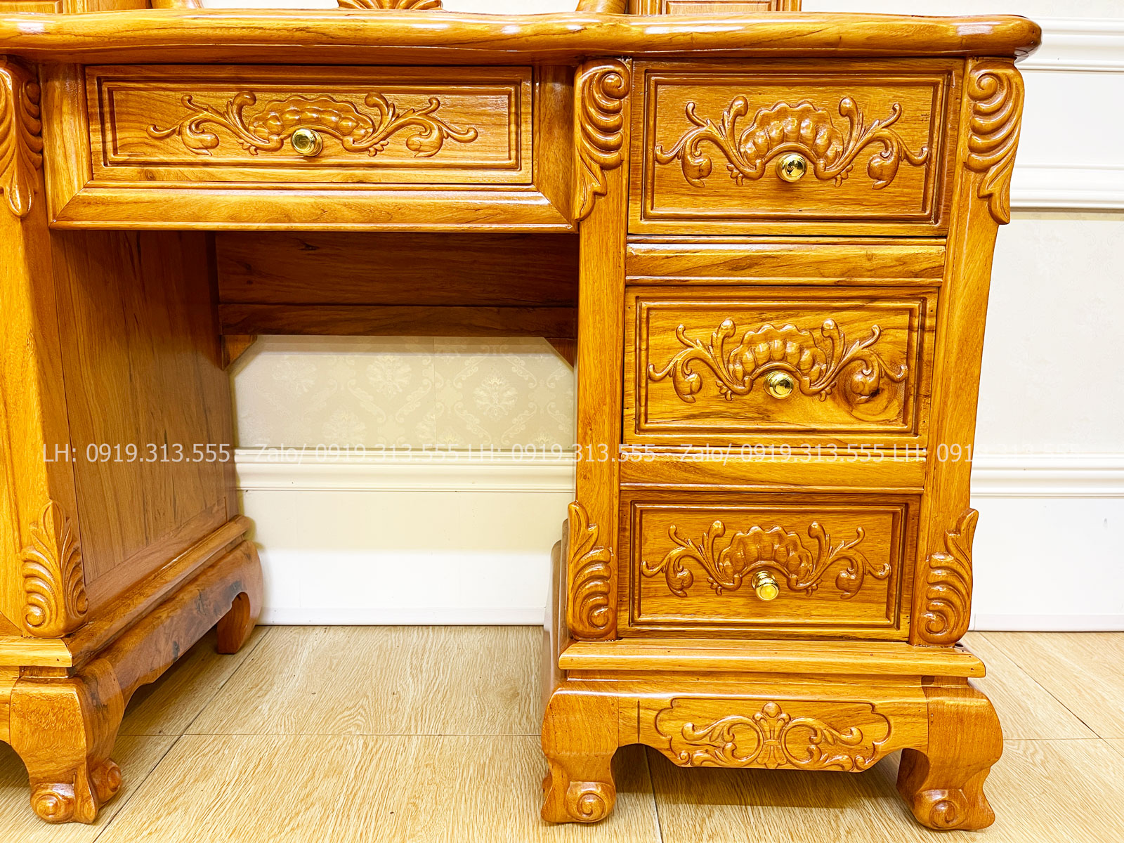 Mua bàn trang điểm chạm hoa hồng tại Đồ Gỗ Phạm Gia