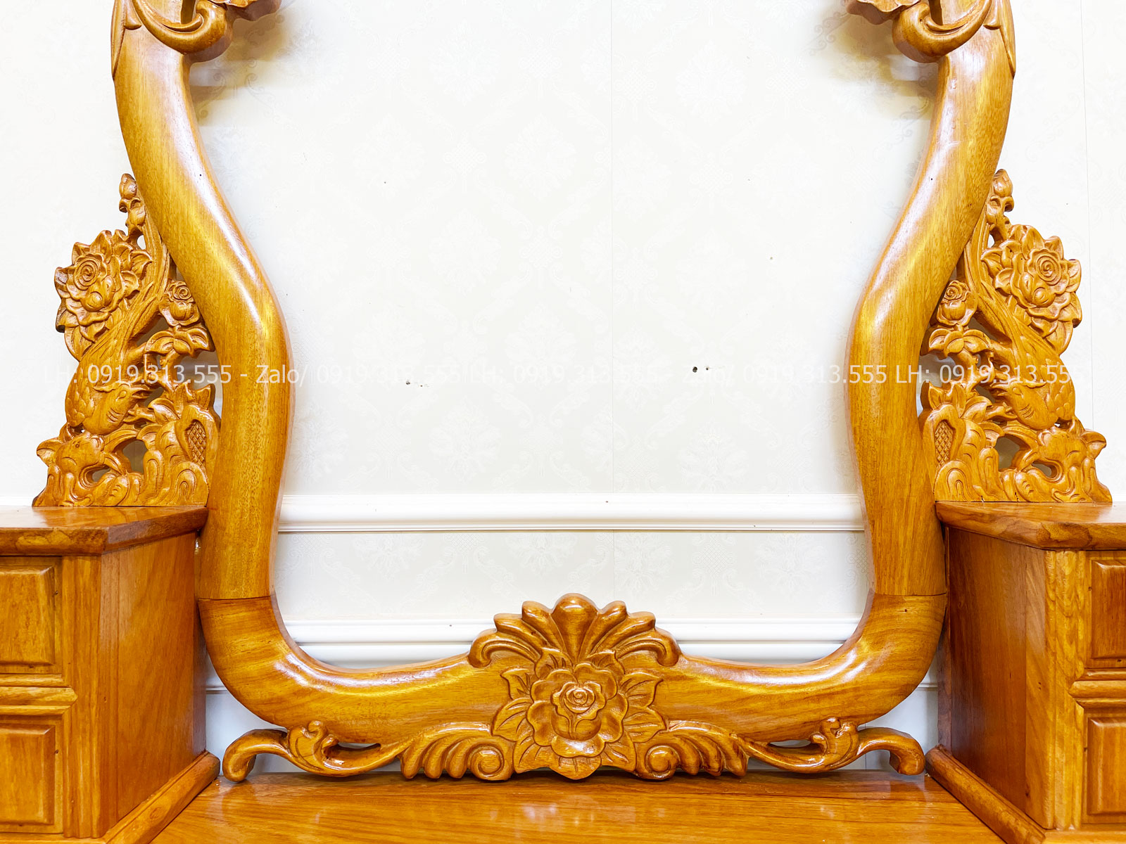 Hình ảnh chi tiết bàn phấn chạm hoa hồng gỗ gõ