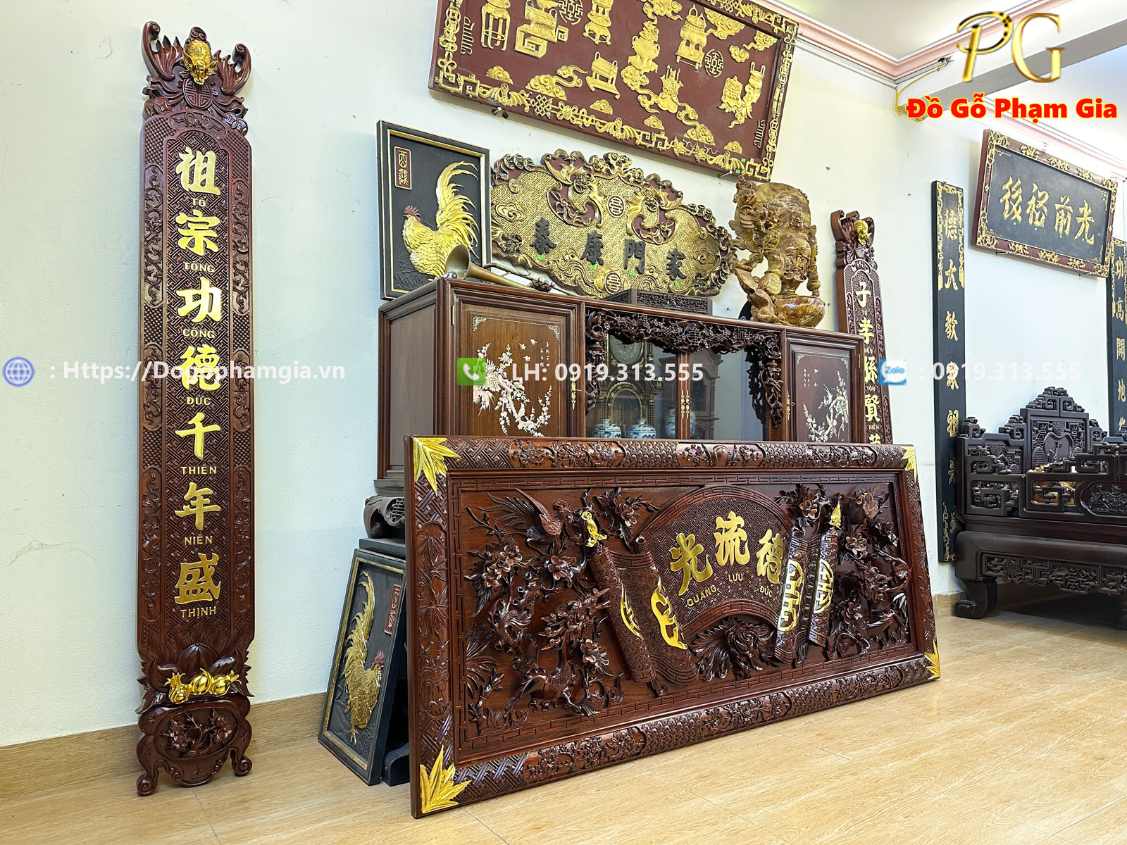 Bố cục cuốn thư lồng nổi 3D tạo chiều sâu ấn tượng