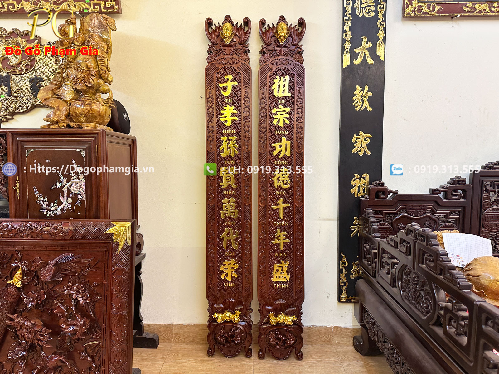 Bố cục cuốn thư lồng nổi 3D tạo chiều sâu ấn tượng