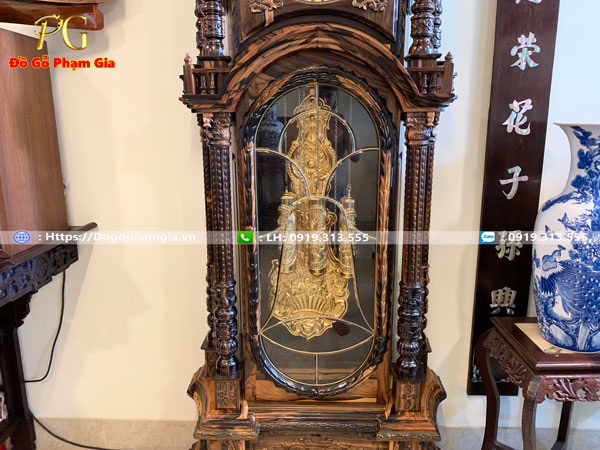 Hình ảnh chi tiết đồng hồ cây gỗ mun hoa