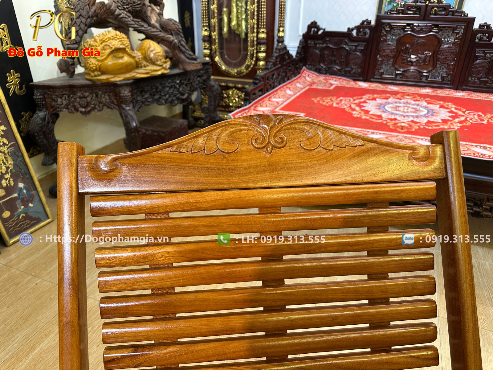 Mặt ghế và lưng tựa thoáng mát,êm ái