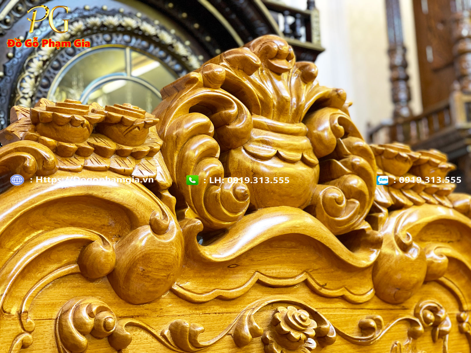 Hình ảnh chi tiết giường tân cổ điển chạm hoa hồng