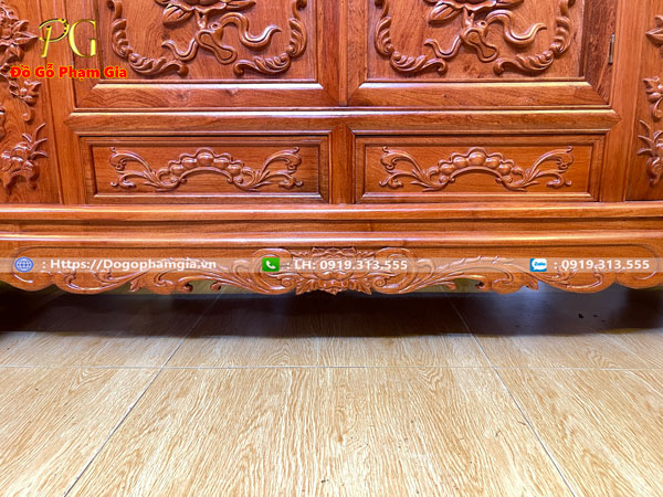 Hình ảnh kệ tivi gỗ hương chạm hoa hồng