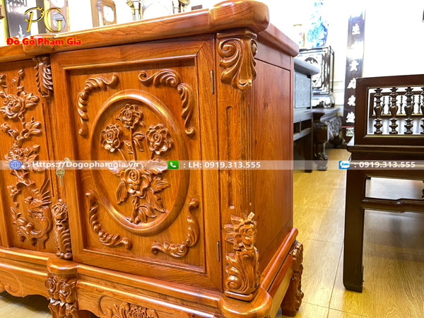 Hình ảnh kệ tivi gỗ hương chạm hoa hồng