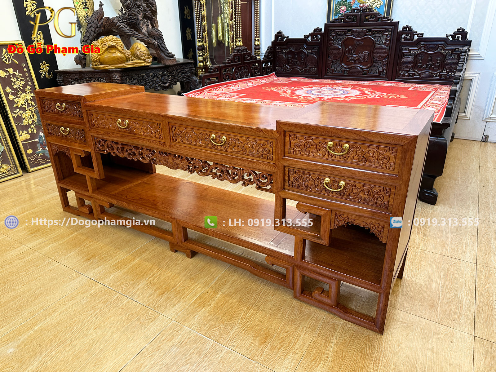 Kệ tivi móc mỏ - Tiện ích và thẩm mỹ song hành