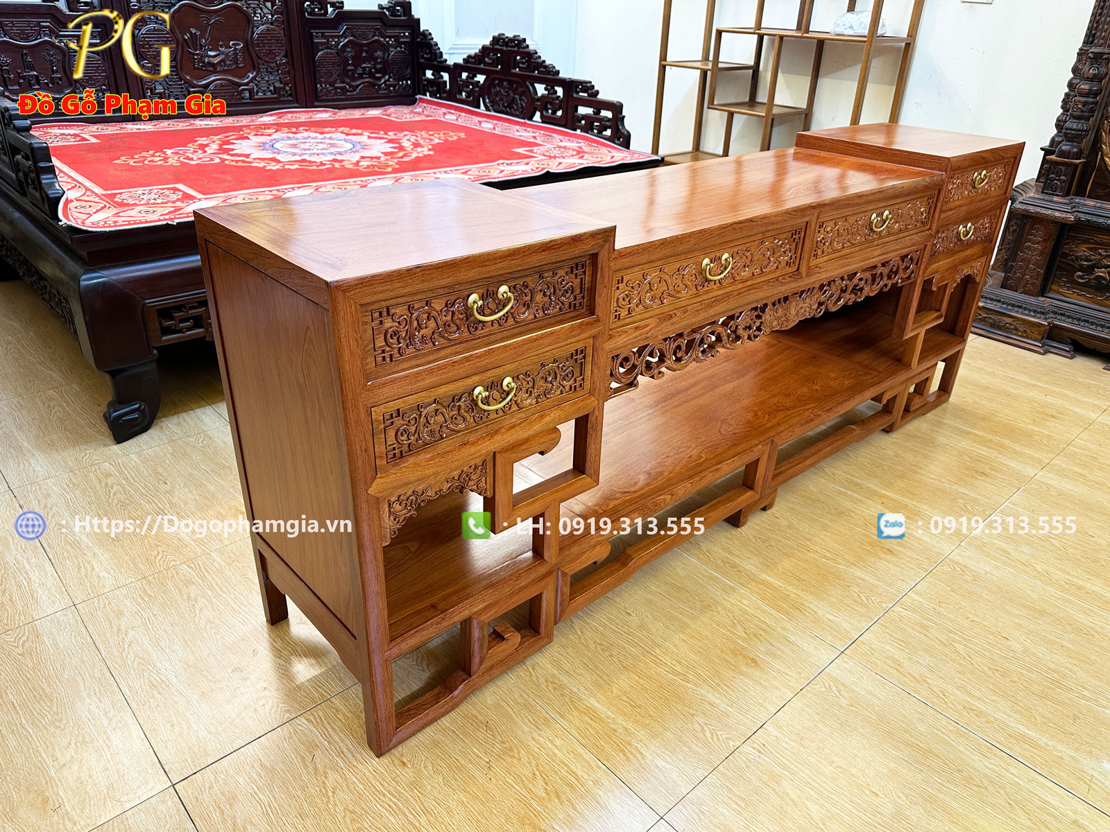 Kệ tivi móc mỏ thiết kế tinh xảo ,tiện dụng