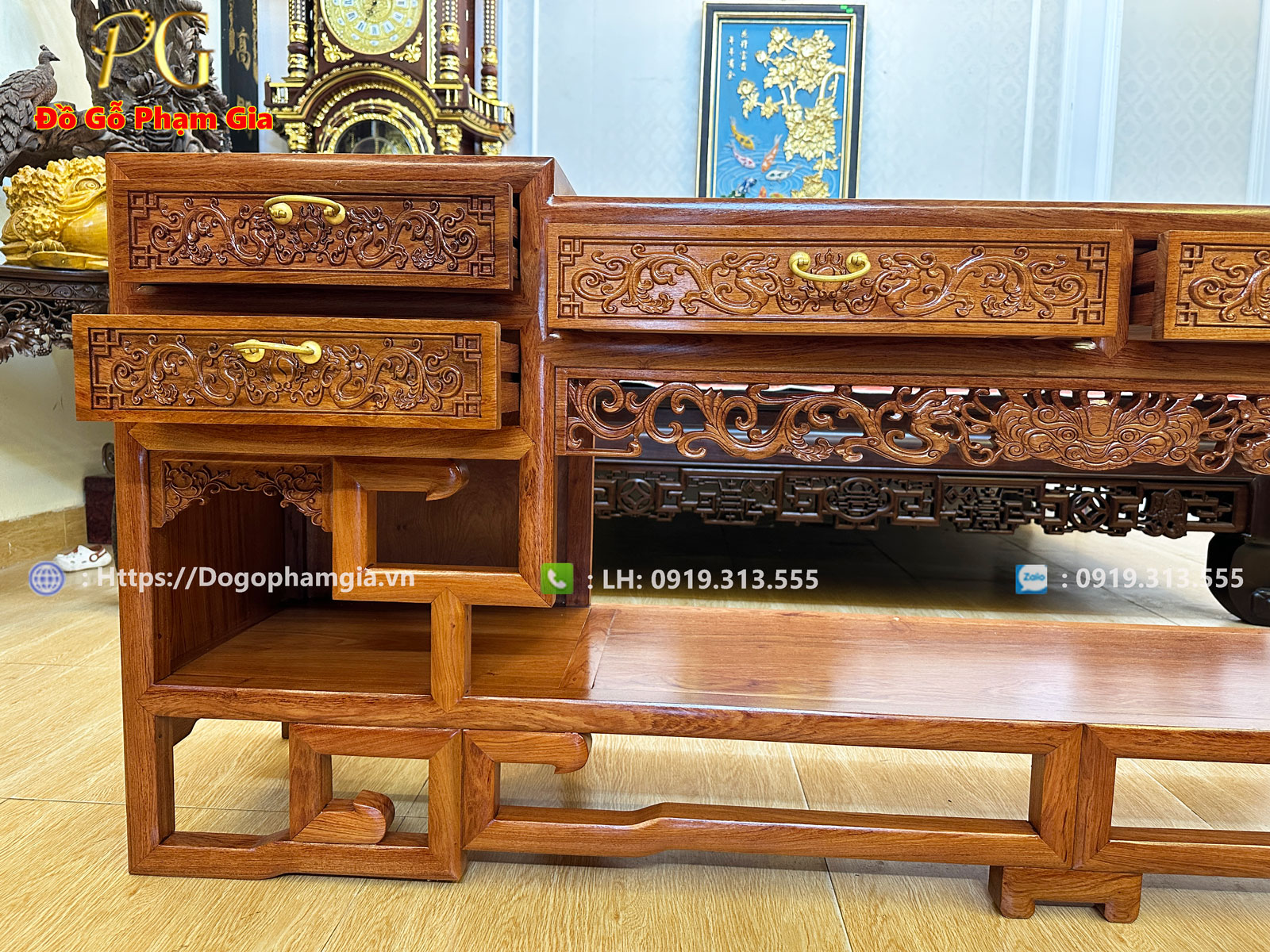 Kệ tivi móc mỏ - Tiện ích và thẩm mỹ song hành