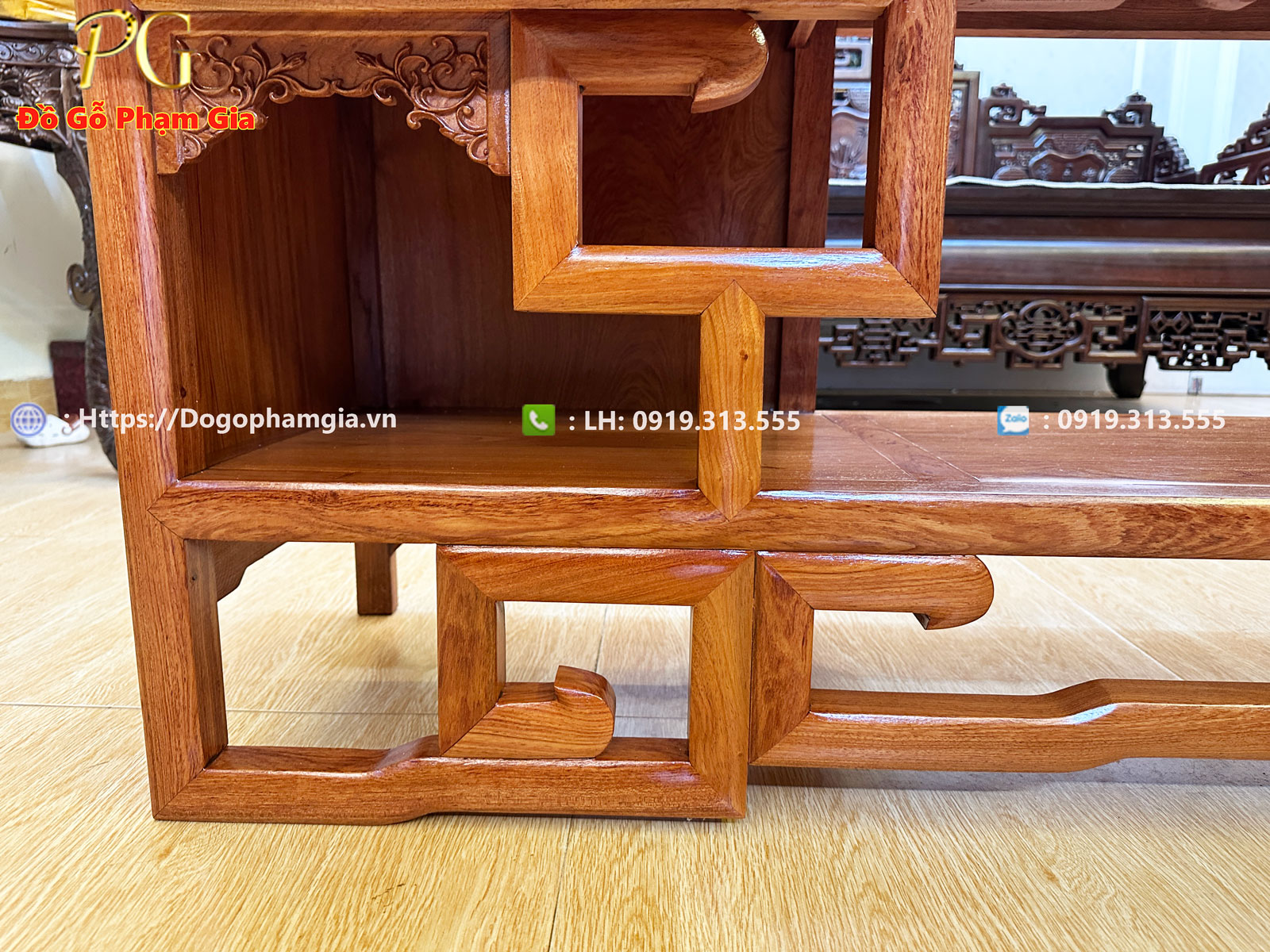 Kệ tivi móc mỏ thiết kế tinh xảo ,tiện dụng