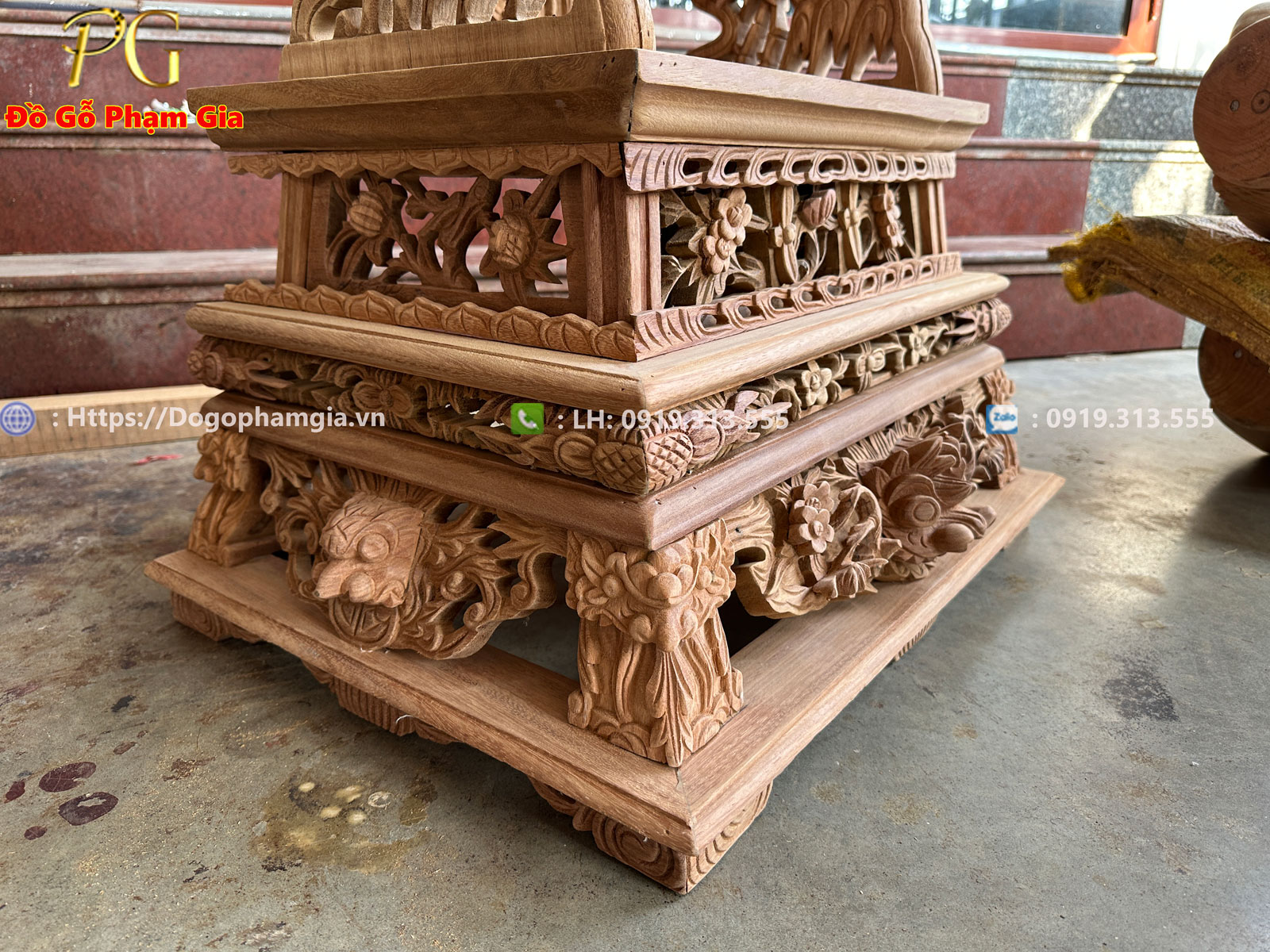 Ngai vách chạm rồng thiết kế và chạm khắc tinh xảo Ngai vách chạm rồng thiết kế và chạm khắc tinh xảo