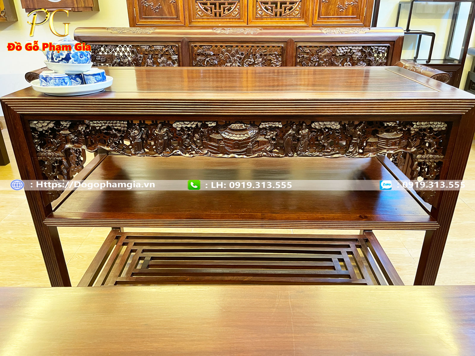 Trường kỷ chạm tích đục thủng lô 3cm