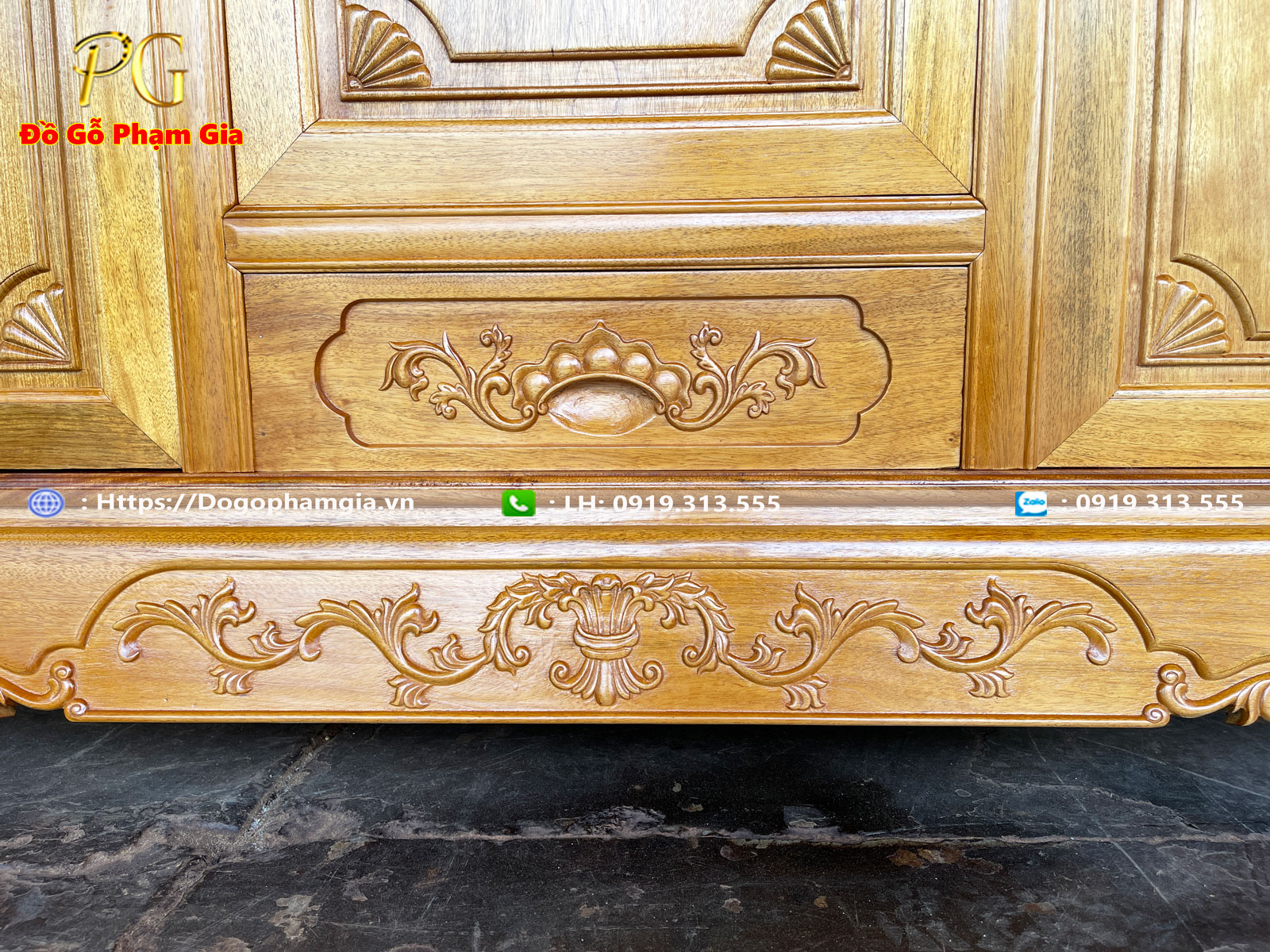 Hình ảnh chi tiết tủ áo gỗ gụ 3 buồng