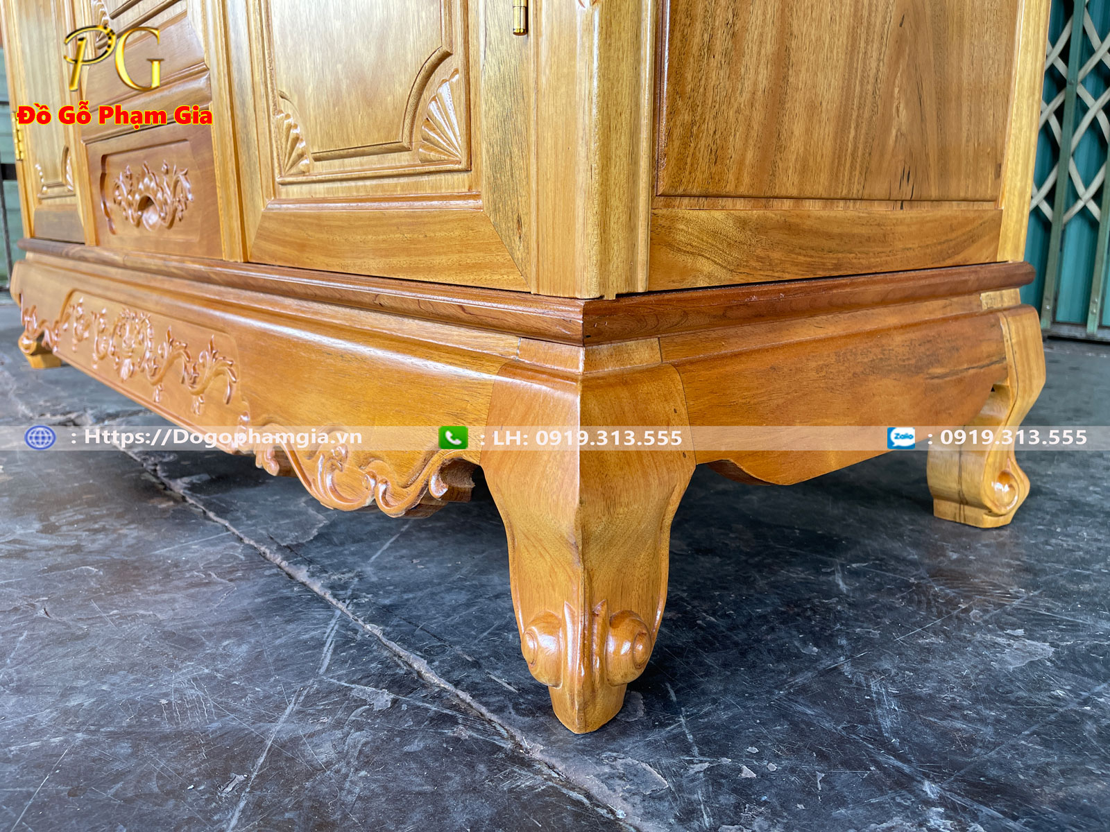 Hình ảnh chi tiết tủ áo gỗ gụ 3 buồng