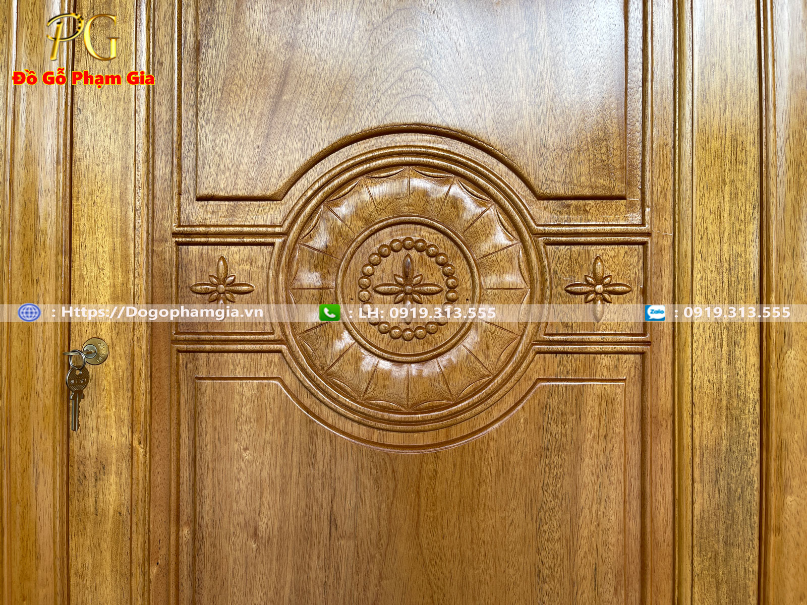 Hình ảnh chi tiết tủ áo gỗ gụ 3 buồng