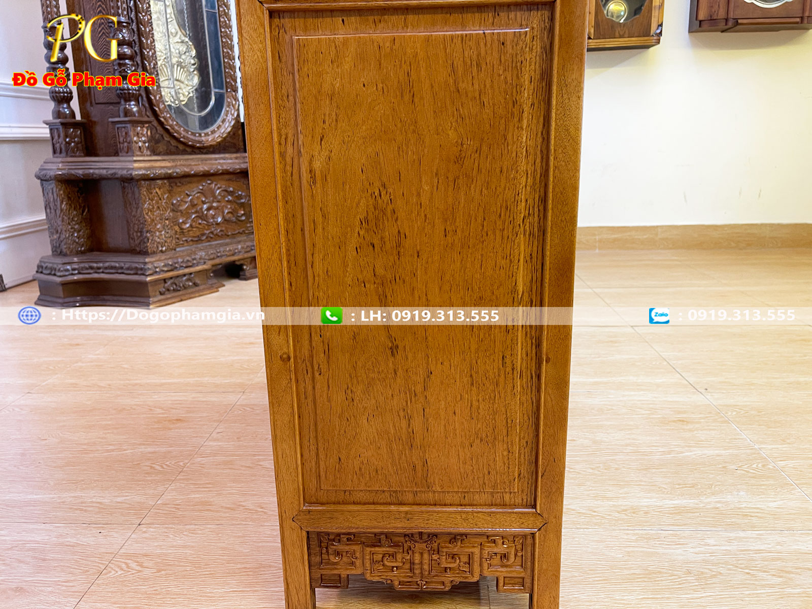 Tủ trưng bày đồ cổ mang phong cách cổ xưa ý nghĩa Tủ trưng bày đồ cổ mang phong cách cổ xưa ý nghĩa