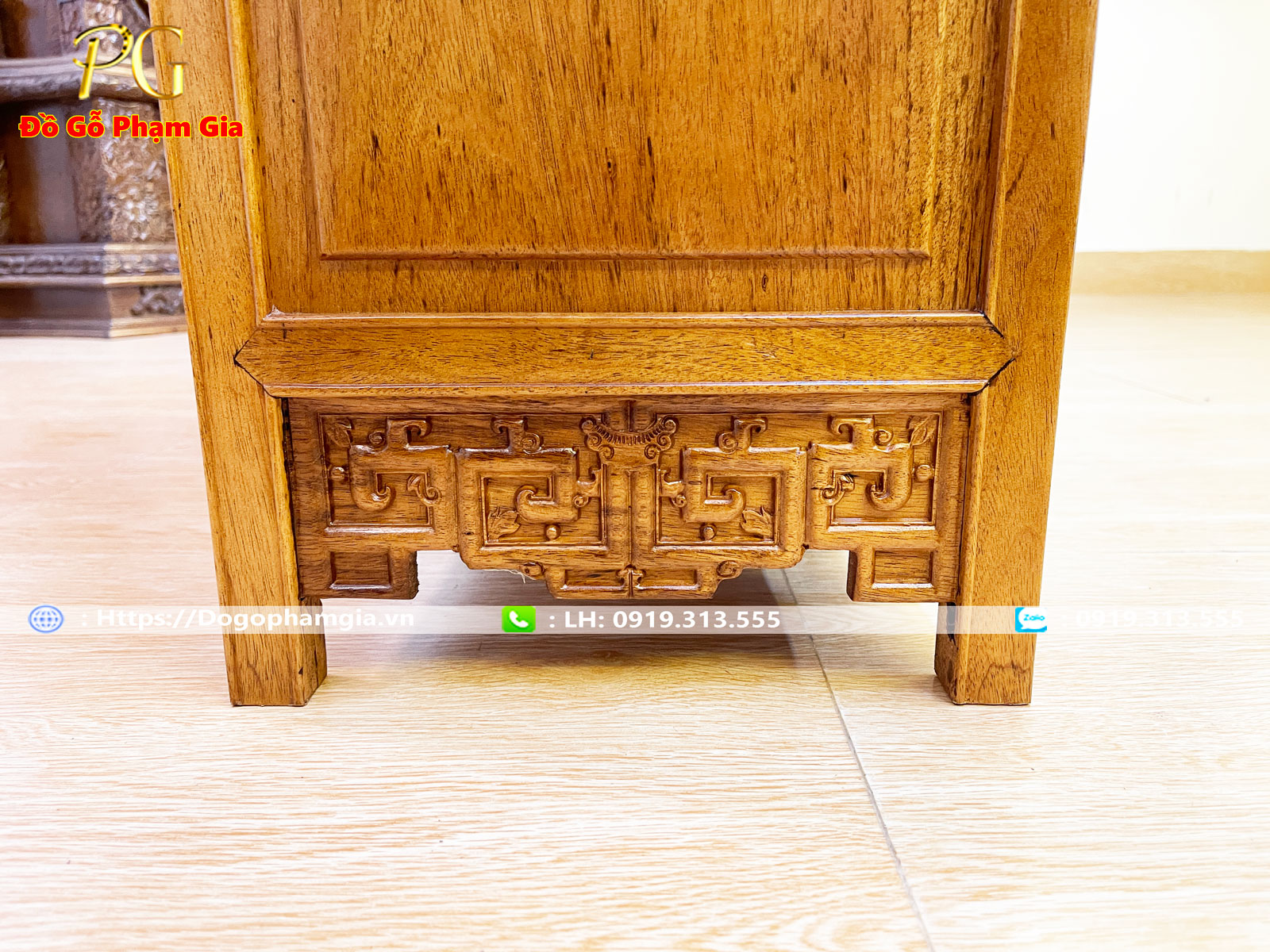 Hình ảnh tủ bày đồ cổ chạm đông bích đồ thư gỗ gụ Hình ảnh tủ bày đồ cổ chạm đông bích đồ thư gỗ gụ