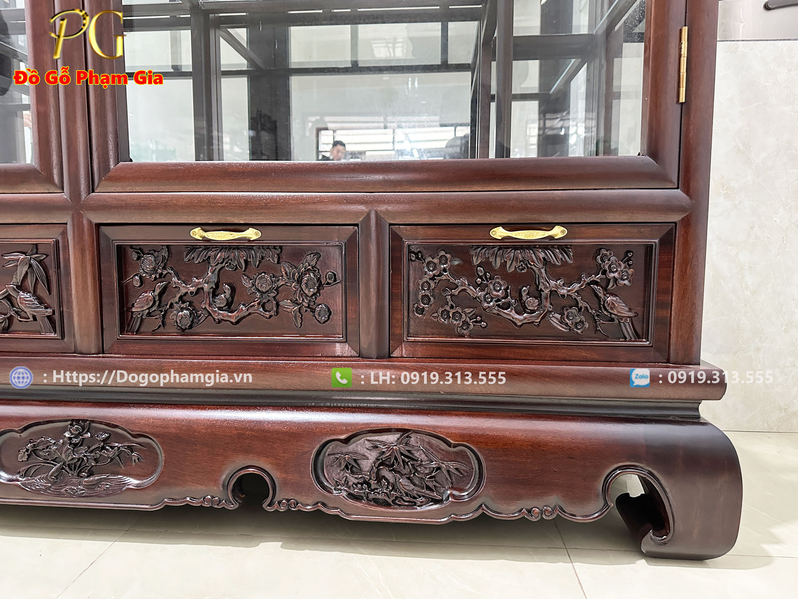 Tính năng của tủ bày đồ trong đời sống