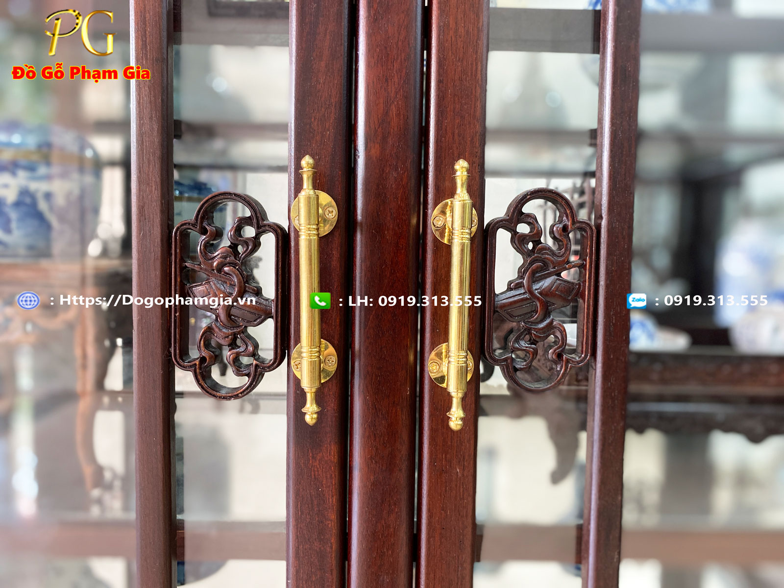 Hình ảnh chi tiết tủ bày đồ cổ gỗ gụ TB12 Hình ảnh chi tiết tủ bày đồ cổ gỗ gụ TB12