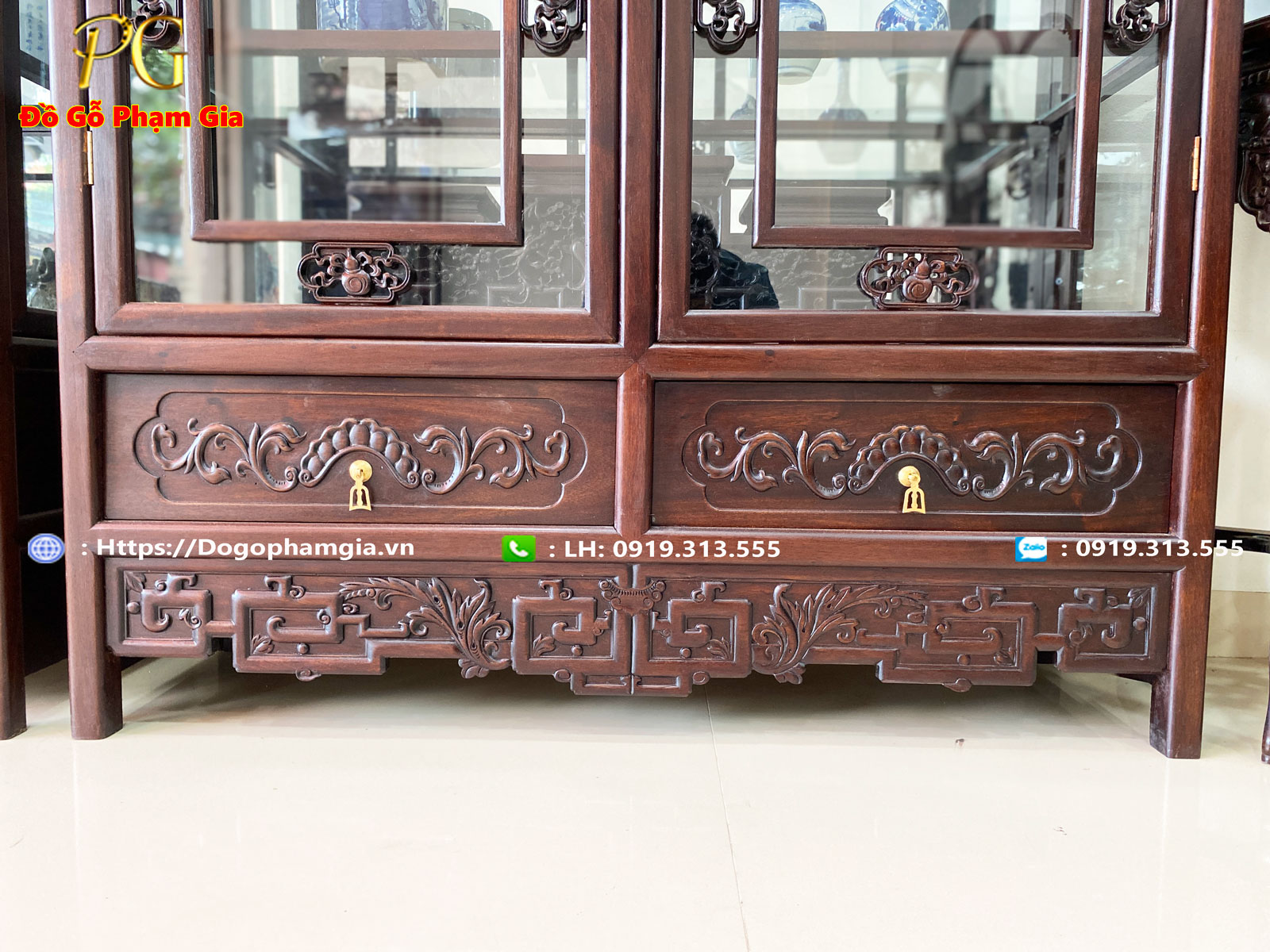 Hình ảnh chi tiết tủ bày đồ cổ gỗ gụ TB12 Hình ảnh chi tiết tủ bày đồ cổ gỗ gụ TB12