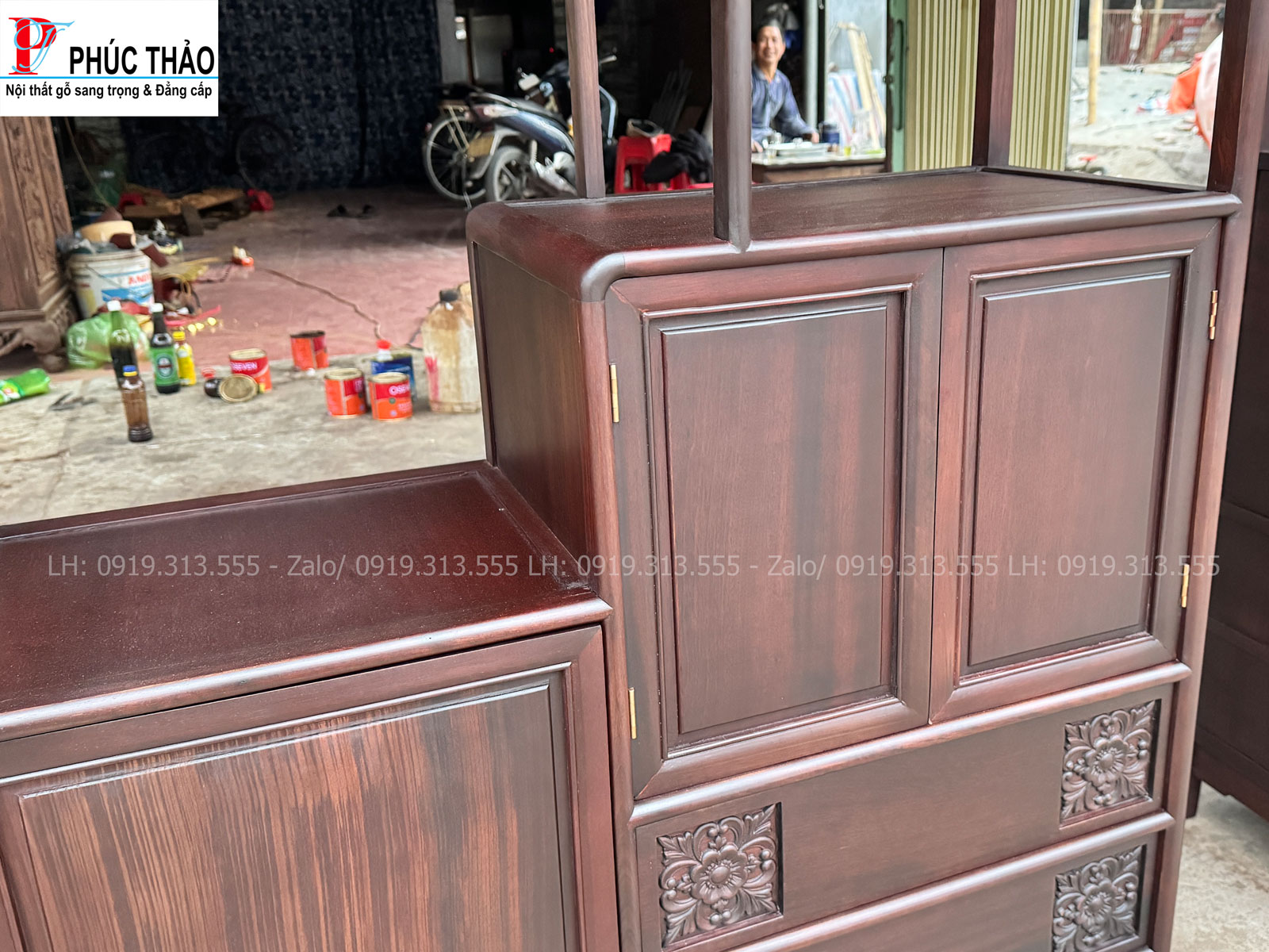 Dáng tủ thanh thoát, phù hợp cả nội thất truyền thống và hiện đại