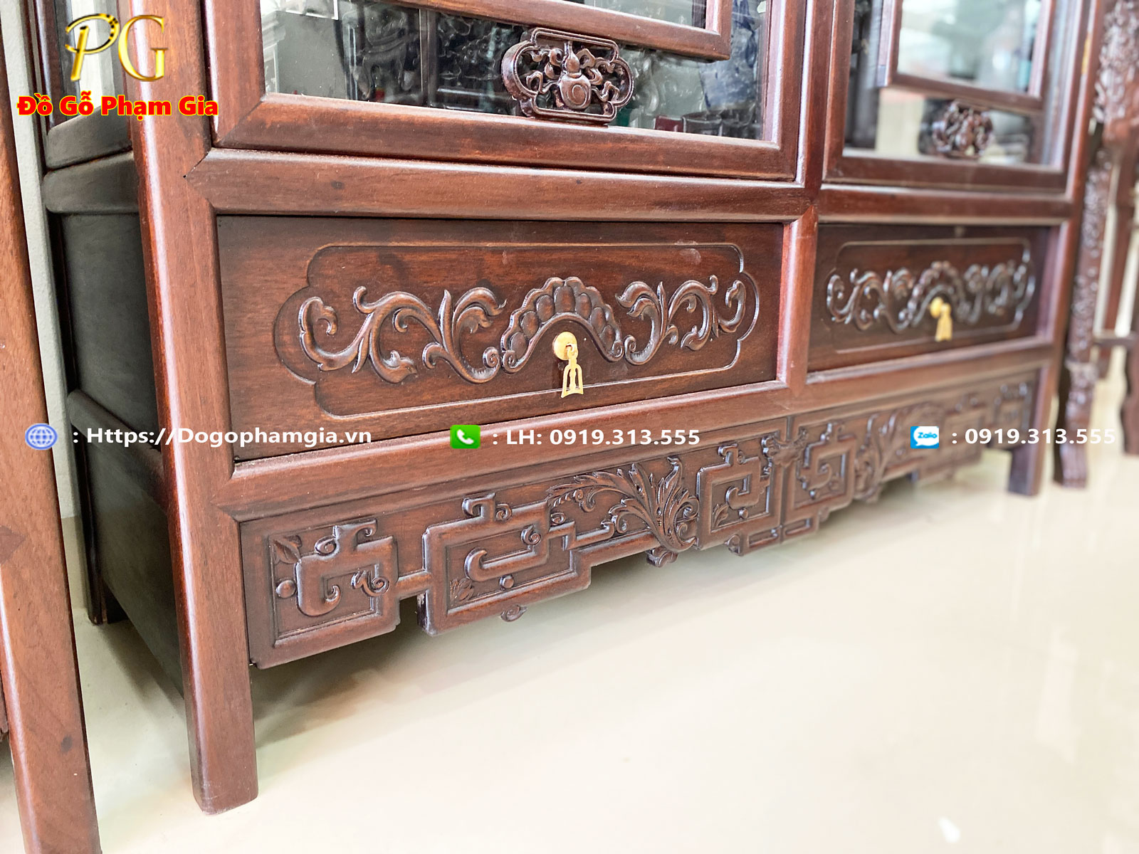 Hình ảnh chi tiết tủ bày đồ cổ gỗ gụ TB12 Hình ảnh chi tiết tủ bày đồ cổ gỗ gụ TB12