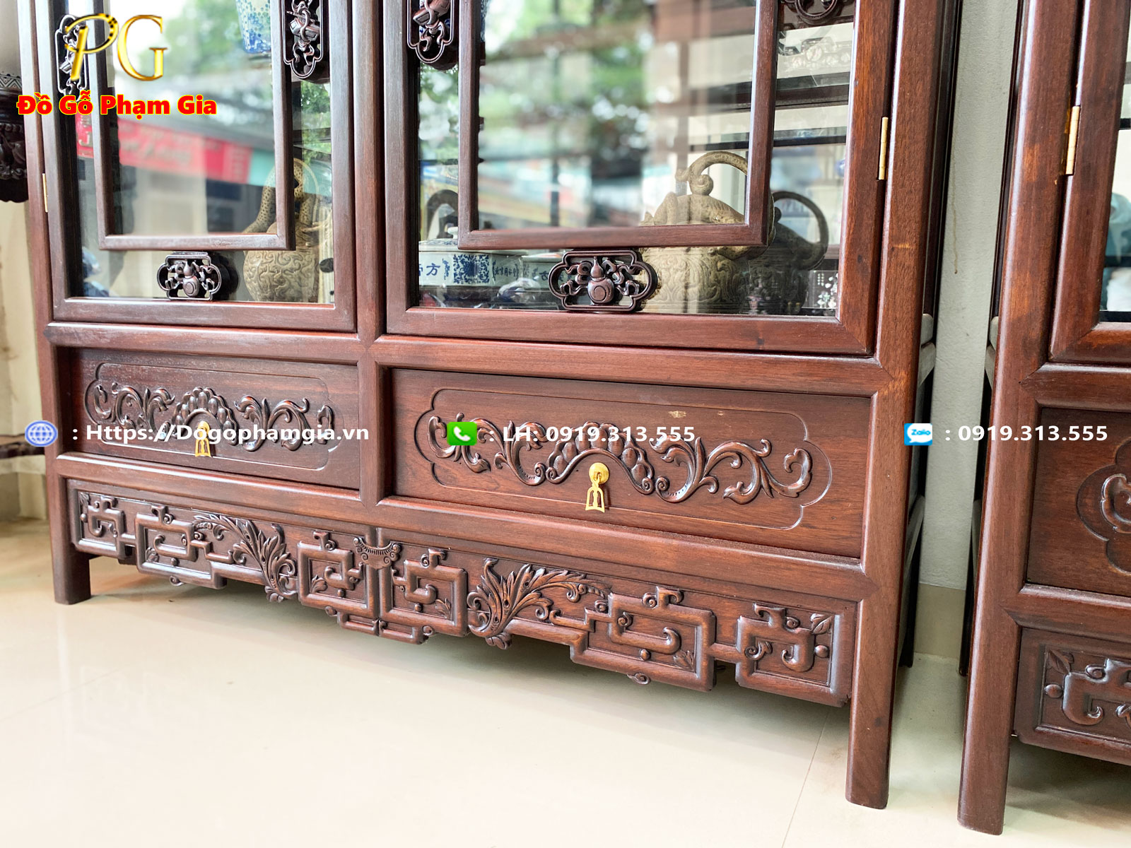 Hình ảnh chi tiết tủ bày đồ cổ gỗ gụ TB12 Hình ảnh chi tiết tủ bày đồ cổ gỗ gụ TB12