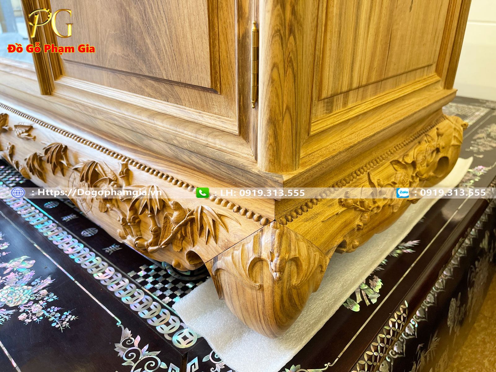 Hình ảnh chi tiết tủ chè chạm sen vịt gỗ gụ ta