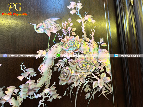 Hình ảnh chi tiết tủ chè gỗ gụ khảm cánh mai treo