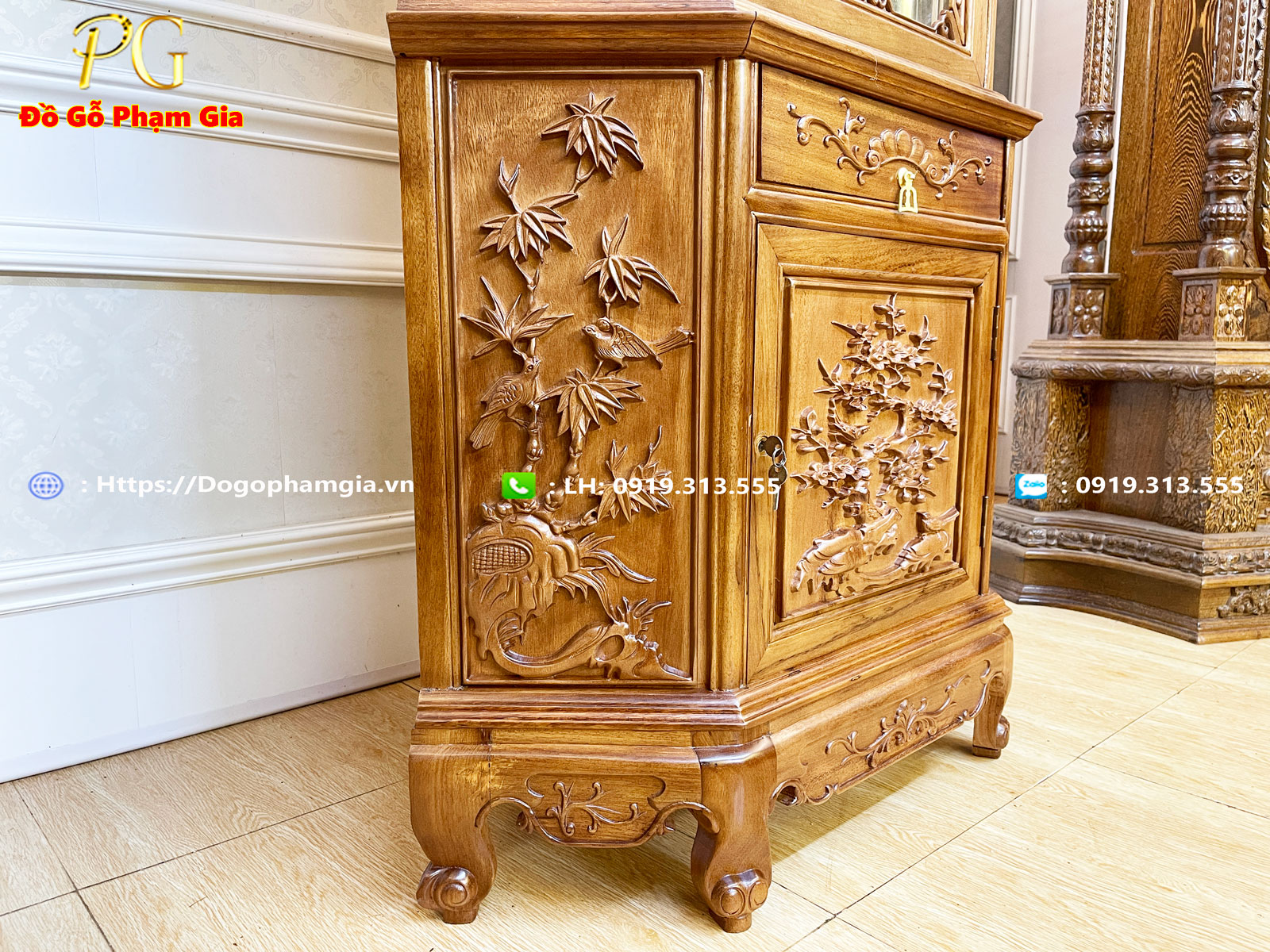 Hình ảnh chi tiết tủ góc bày đồ gỗ gõ Hình ảnh chi tiết tủ góc bày đồ gỗ gõ