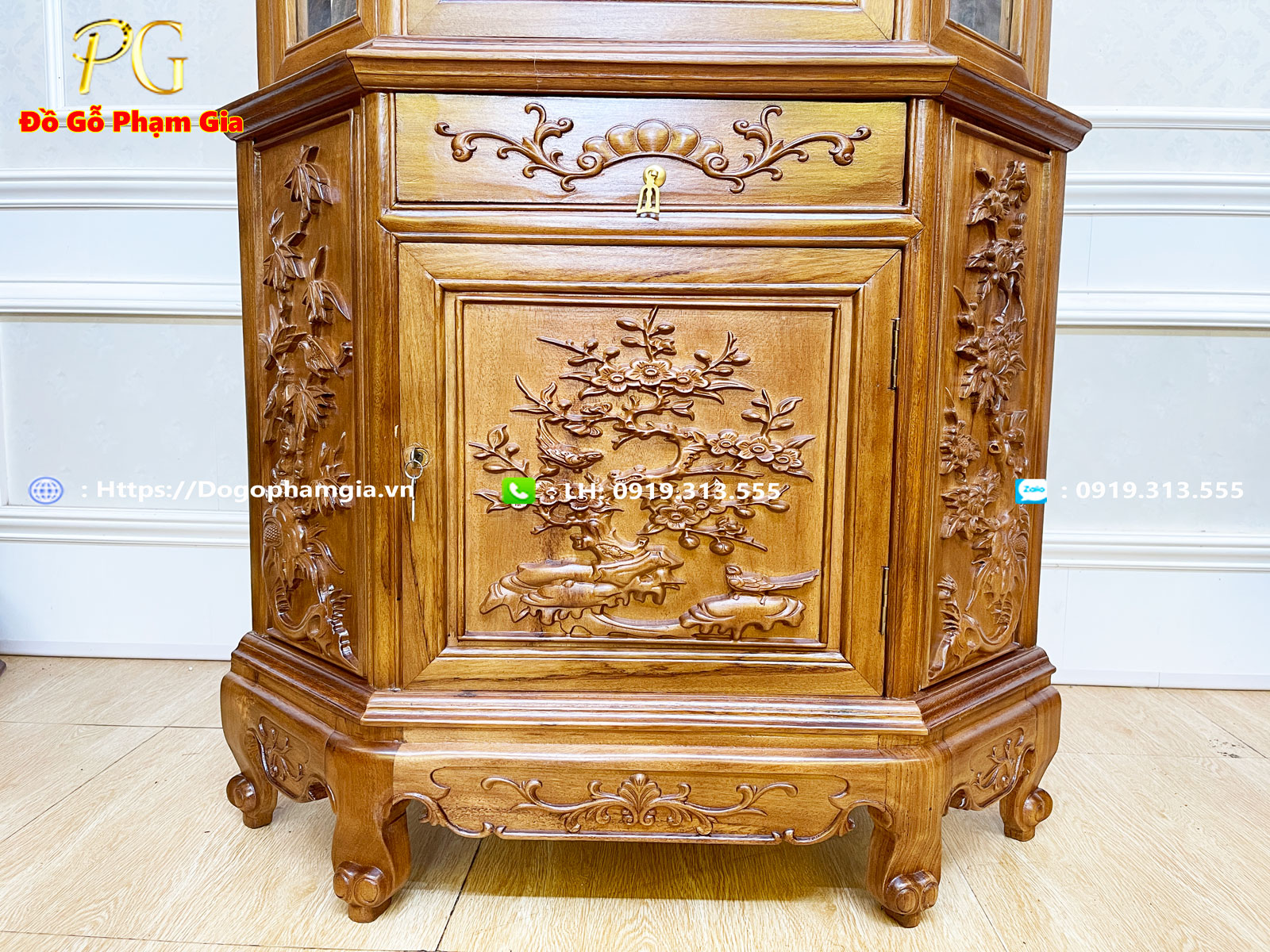 Hình ảnh chi tiết tủ góc bày đồ gỗ gõ Hình ảnh chi tiết tủ góc bày đồ gỗ gõ