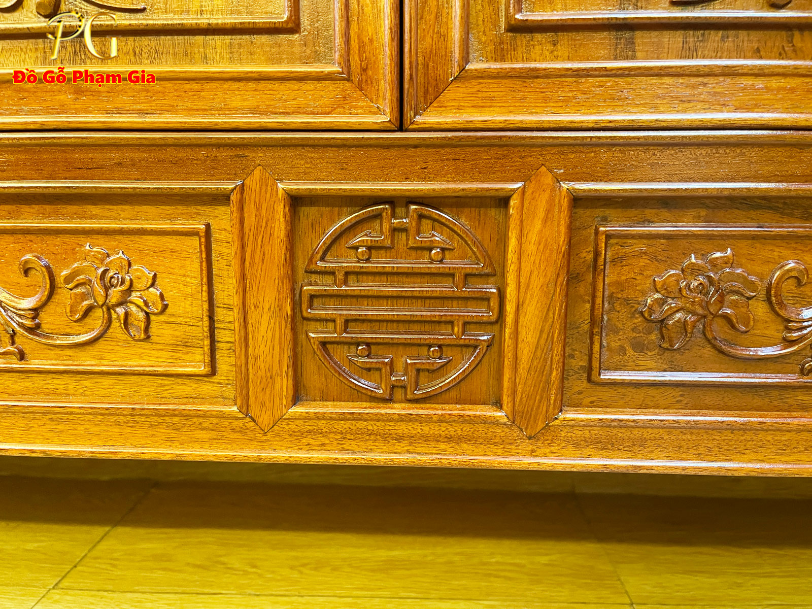 Hình ảnh chi tiết tủ chạn gỗ gụ