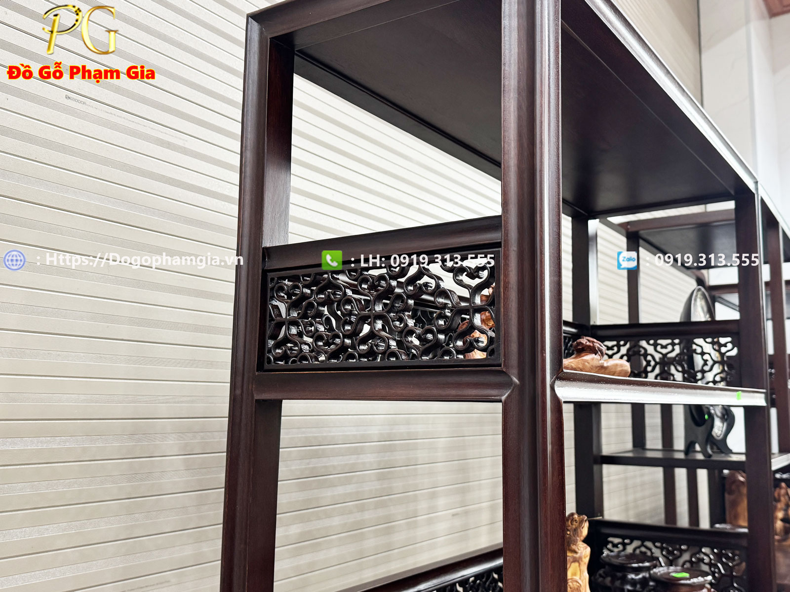 Tủ bày đồ triện tàu tinh hoa hội tụ trên từng chi tiết